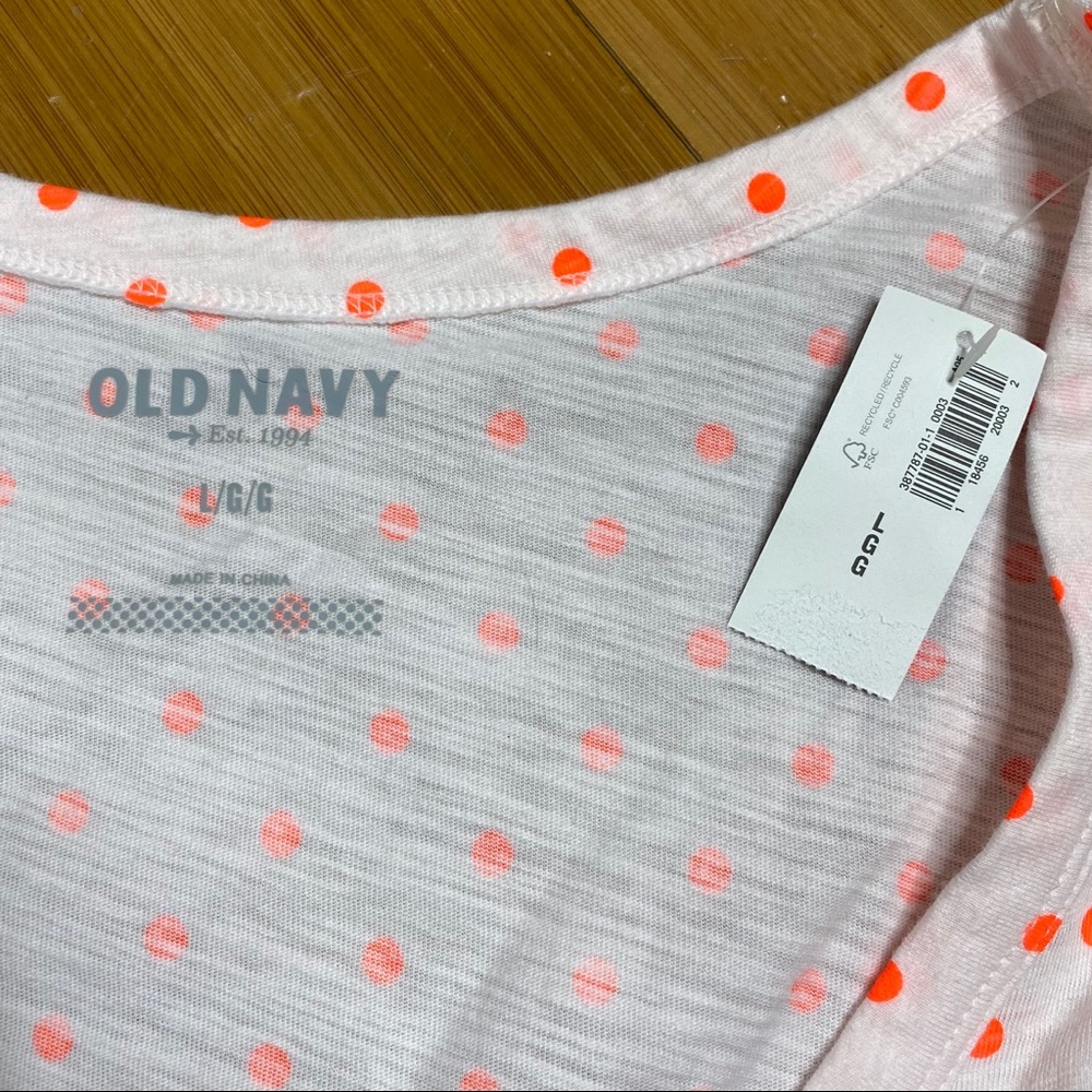 NWT Old Navy Slub Pocket Tee Orange Dots white L - Picture 4 of 7
